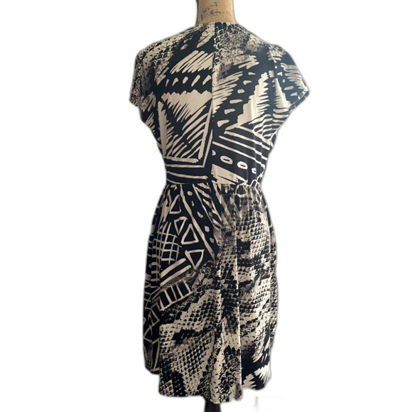 Chico's Surplice Sheath Dress Black White Snake Abstract Geo Print Size Medium 1 - Picture 4 of 5
